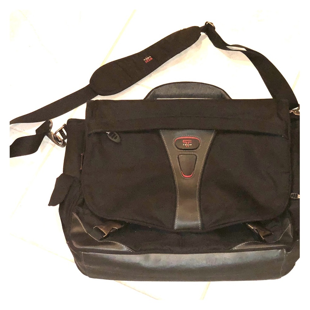 Tumi T-Tech - Pulse Laptop Messenger Bag - Black